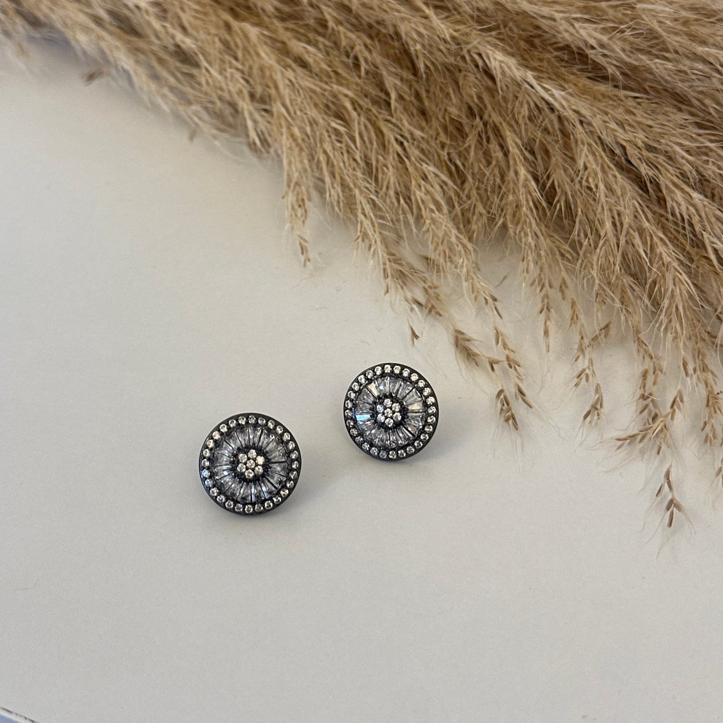 Kay Medium Black Disc Earrings