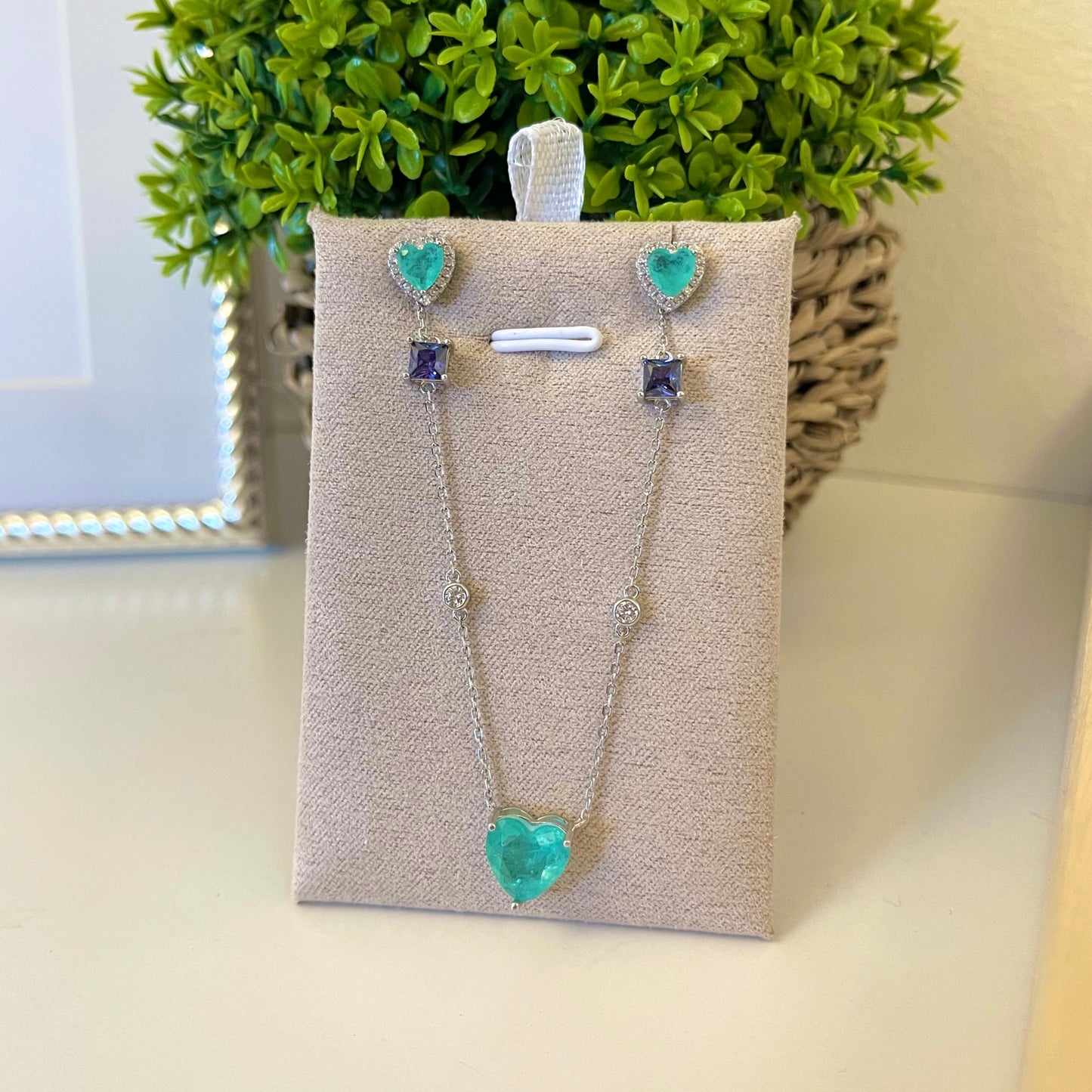 Júlia Colombian Emerald Heart Necklace