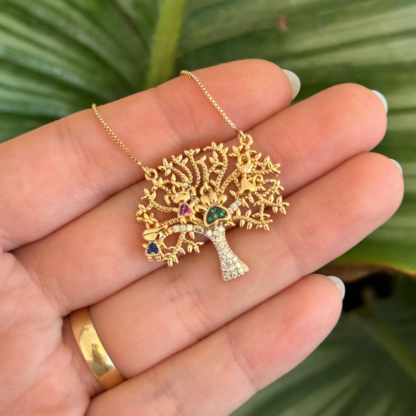 Collar Árbol de la Vida con Niños y Mascota Pavé en Baño de Oro Amarillo de 18k