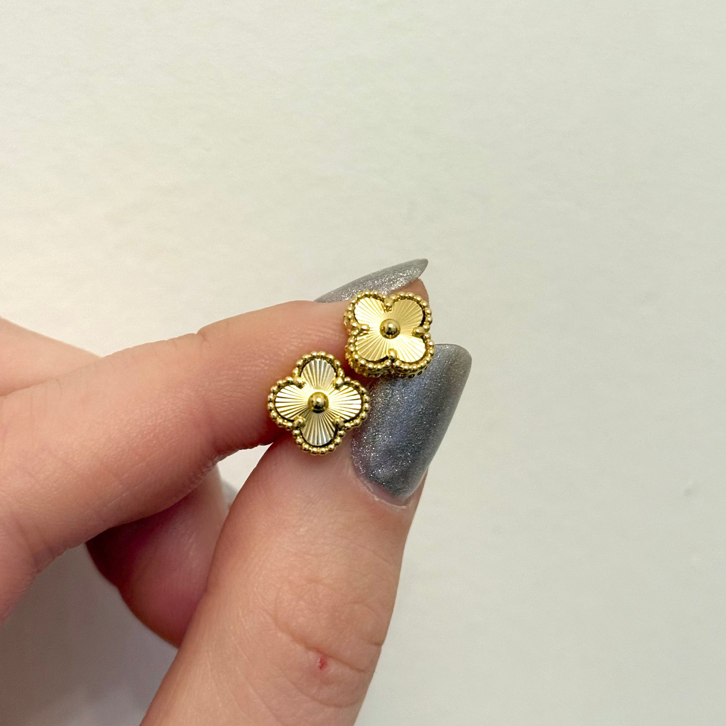 VCA Inspiration Clover Stud Earrings, Small