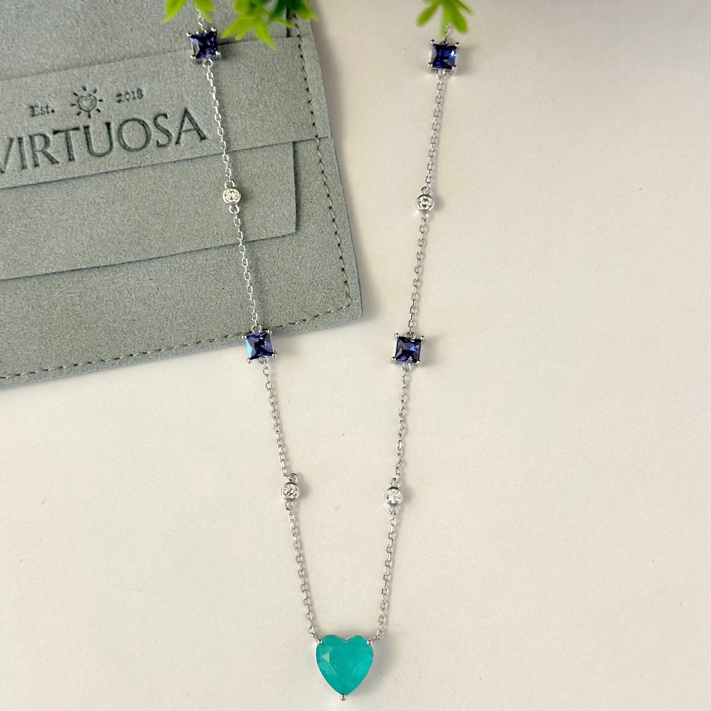 Júlia Colombian Emerald Heart Necklace